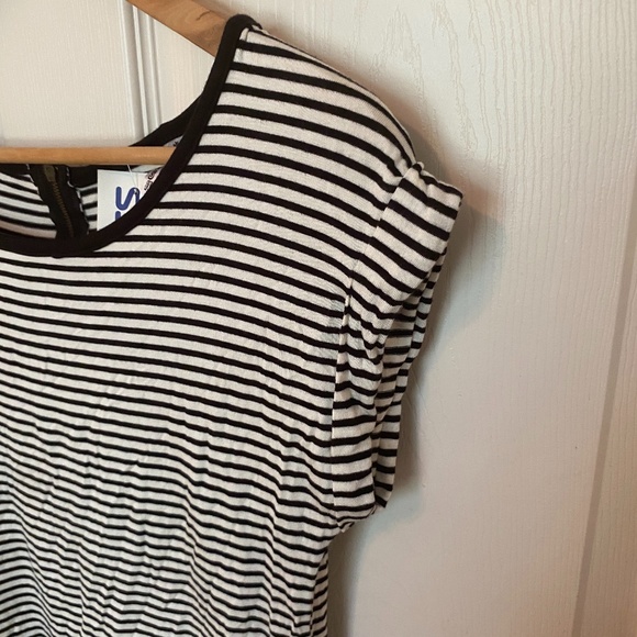 Zipper Back Striped Tee - Picture 2 of 6